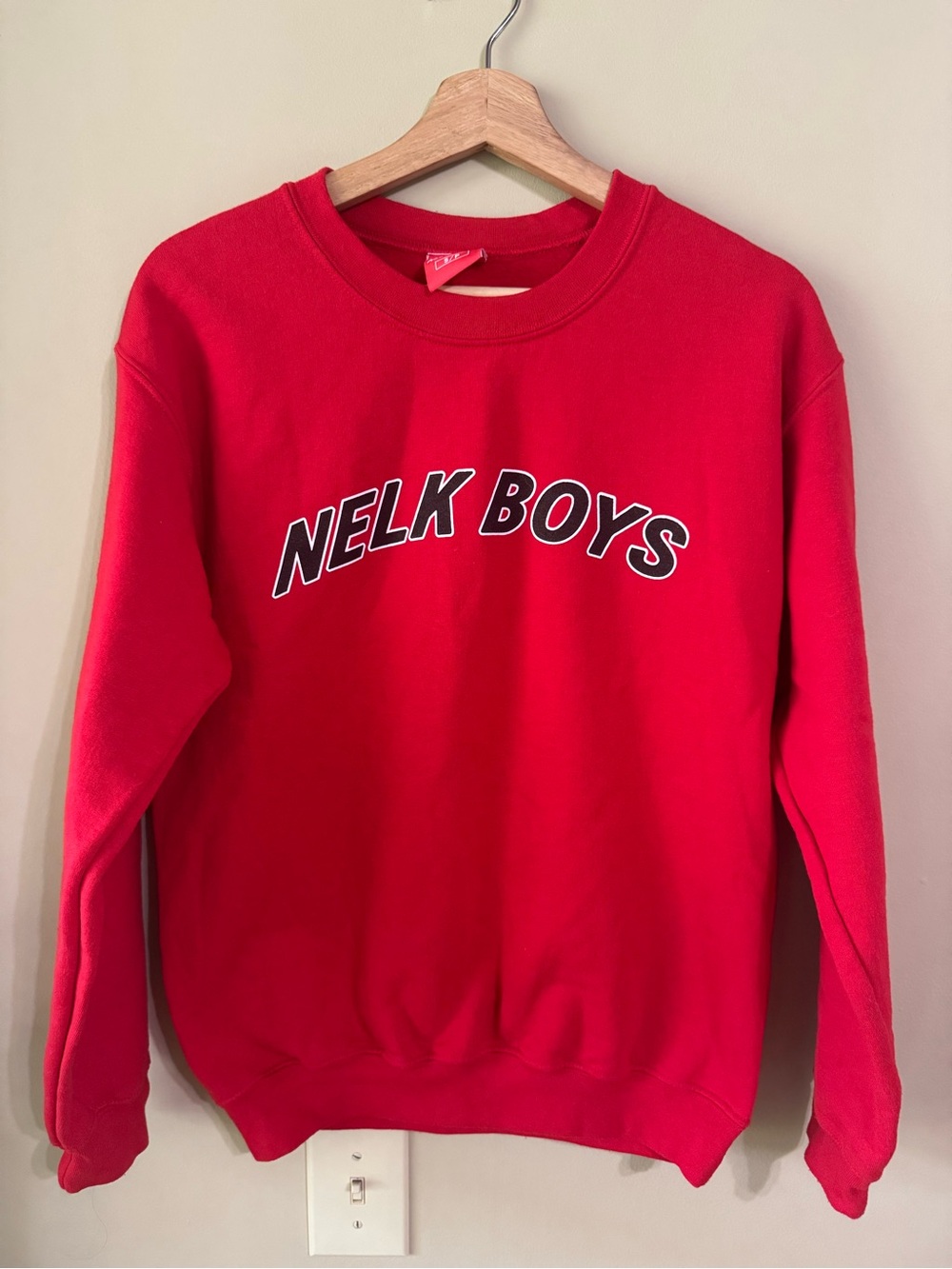 Red Nelk Boys Signature Crewneck Sweatshirt Size Small